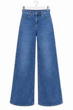 Jeans baggy lunghi — vista intera non indossata su sfondo bianco