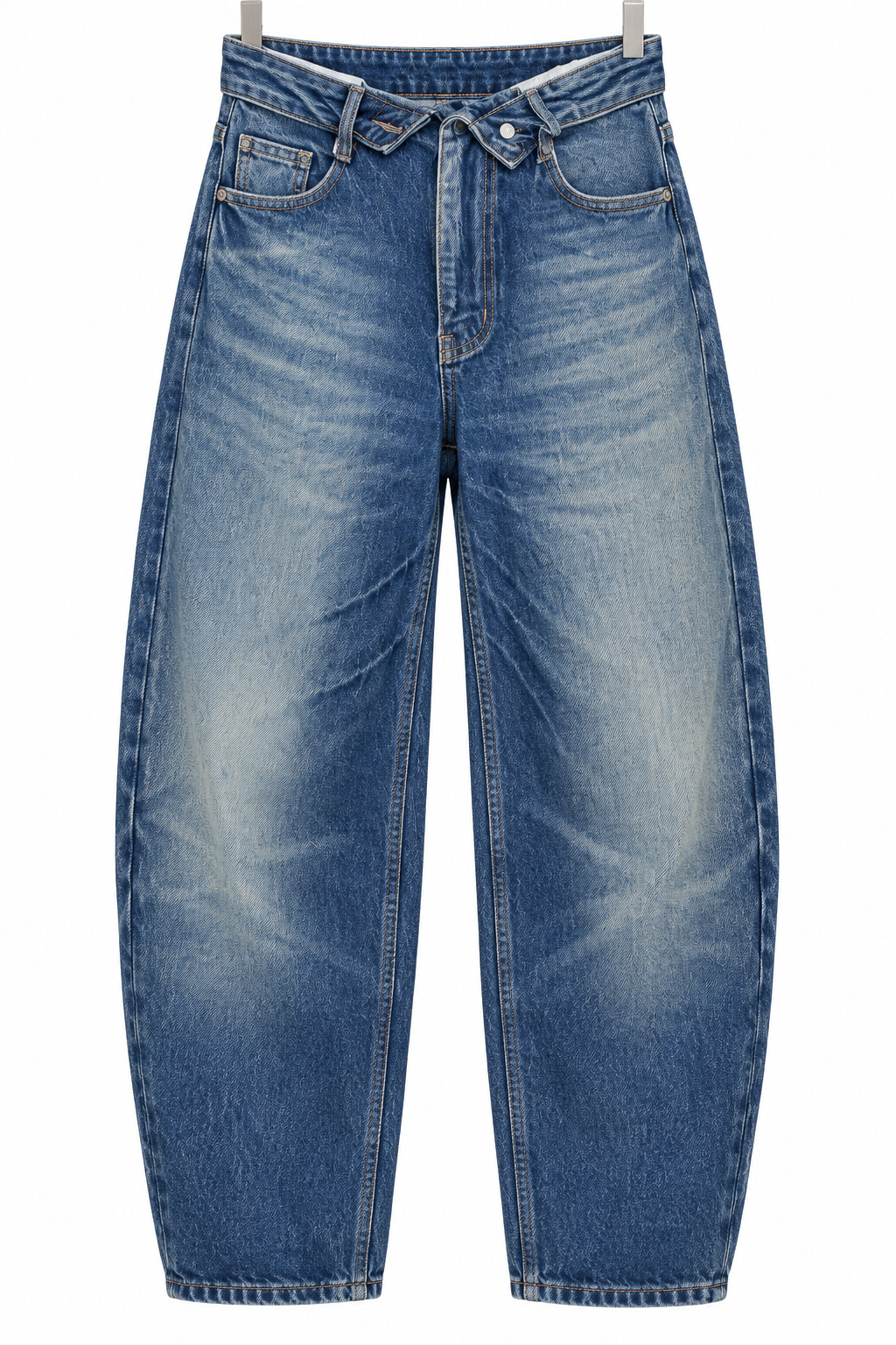 Jeans fold-over asimmetrico — vista intera non indossata su sfondo bianco