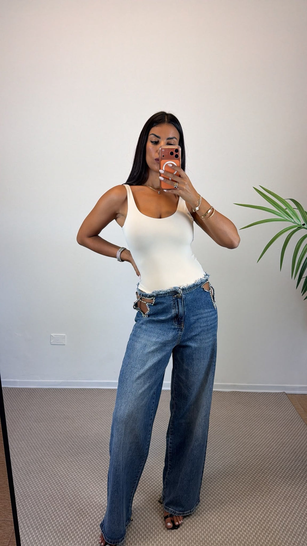 Jeans Stella con aperture cut-out e applicazioni crystal, seconda vista frontale.