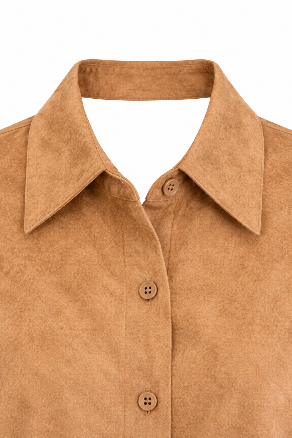 Camicia color cammello, dettaglio del colletto e dei bottoni anteriori.