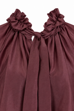Camicia elegante Bordeaux, dettaglio del fiocco e del collo arricciato.