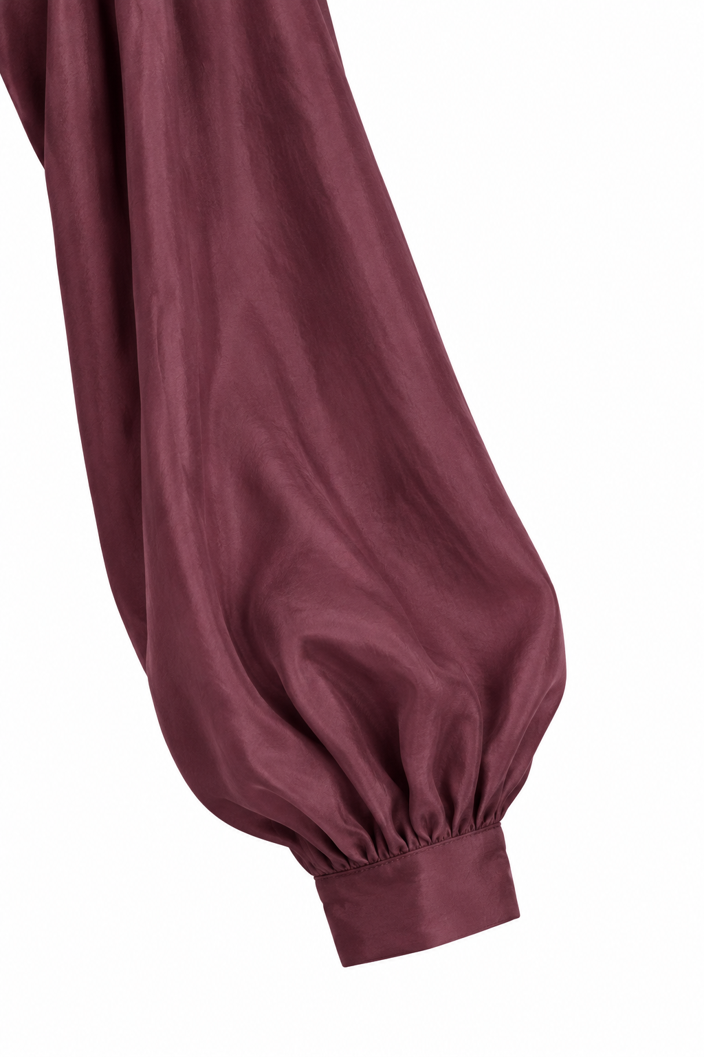 Camicia elegante Bordeaux, dettaglio della manica ampia e del polsino.