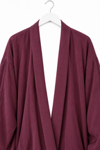 Coordinato Avocado bordeaux, vista parziale del davanti drappeggiato della giacca non indossata.