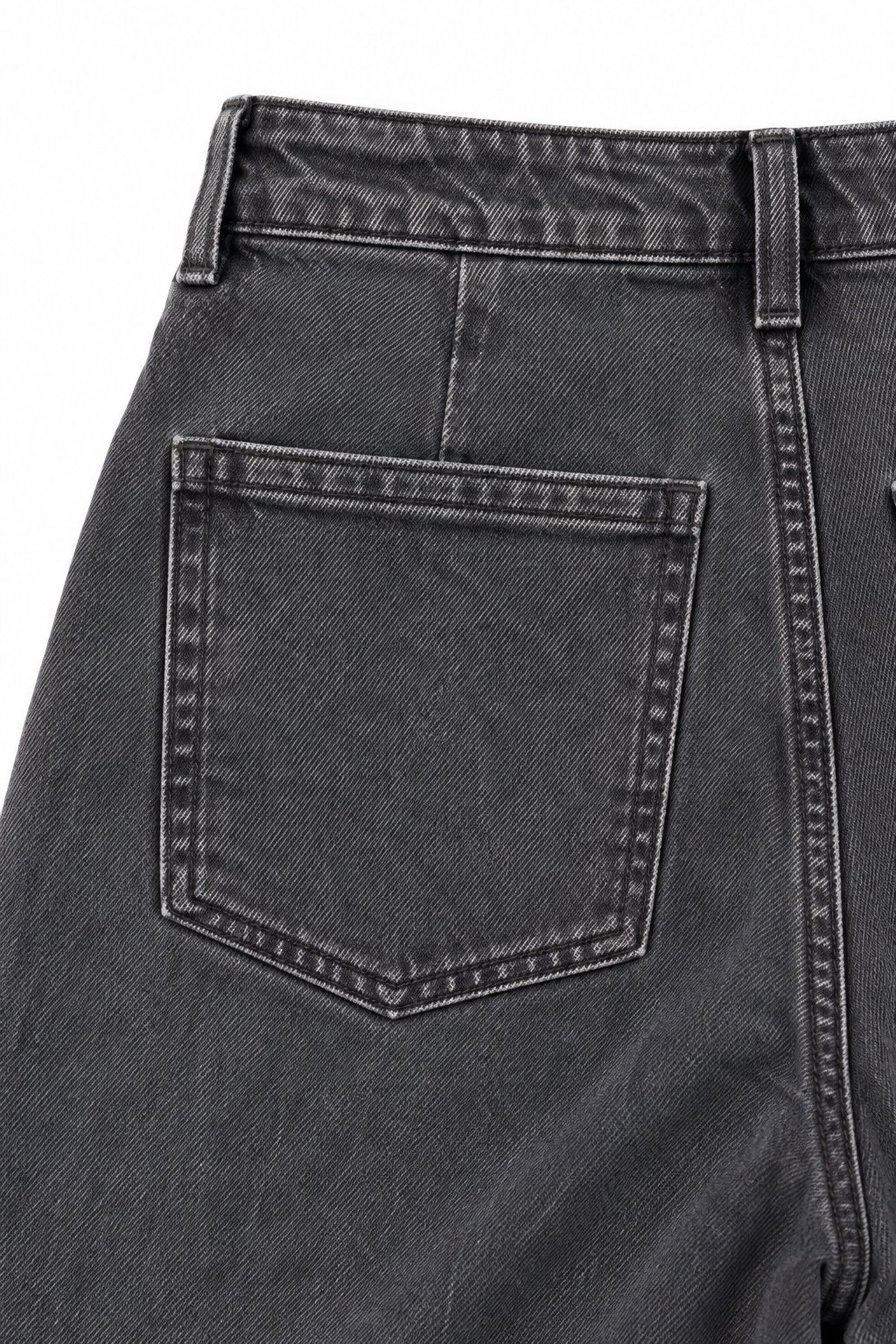 Jeans balloon grigi, dettaglio della tasca posteriore e del cinturino.