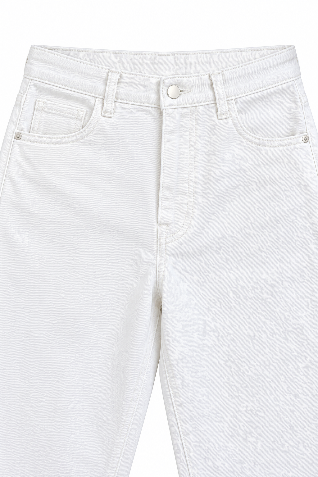 Jeans bianco, dettaglio della vita e delle tasche anteriori.