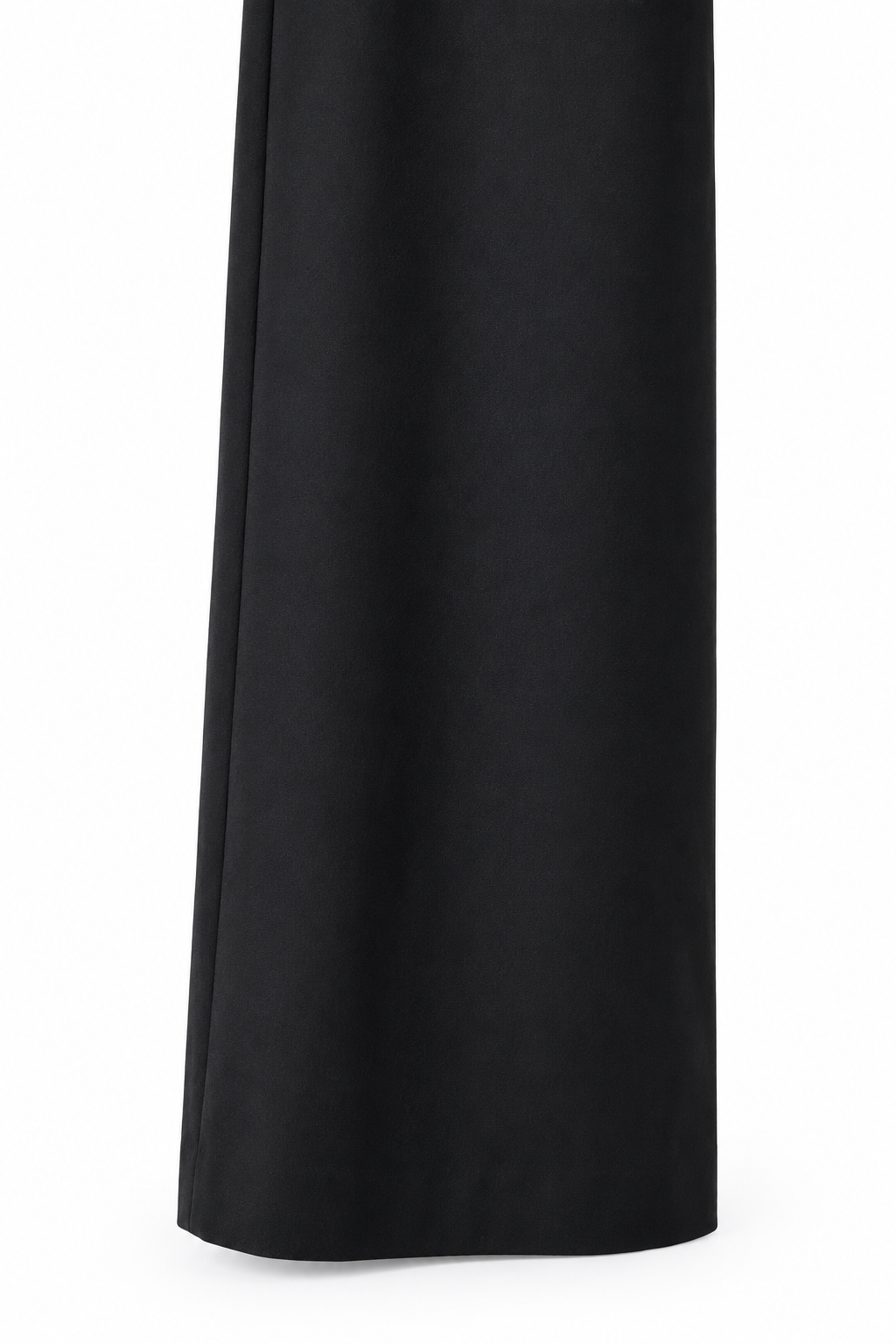 Pantalone Lumina nero, dettaglio della gamba ampia e dell’orlo.